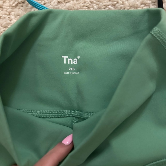 Green aritzia tna leggings - Picture 2 of 4